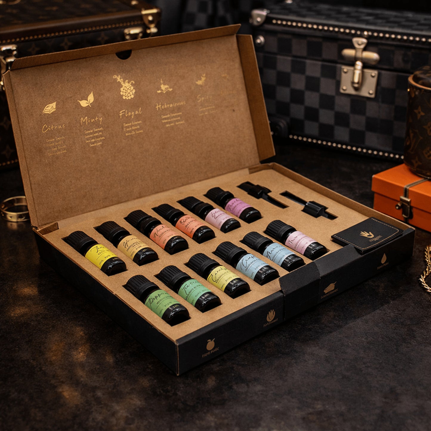Alt Tag: Aromatherapy Essential Oil Set – Starter Pack con 13 frascos de aceites esenciales en caja organizadora abierta