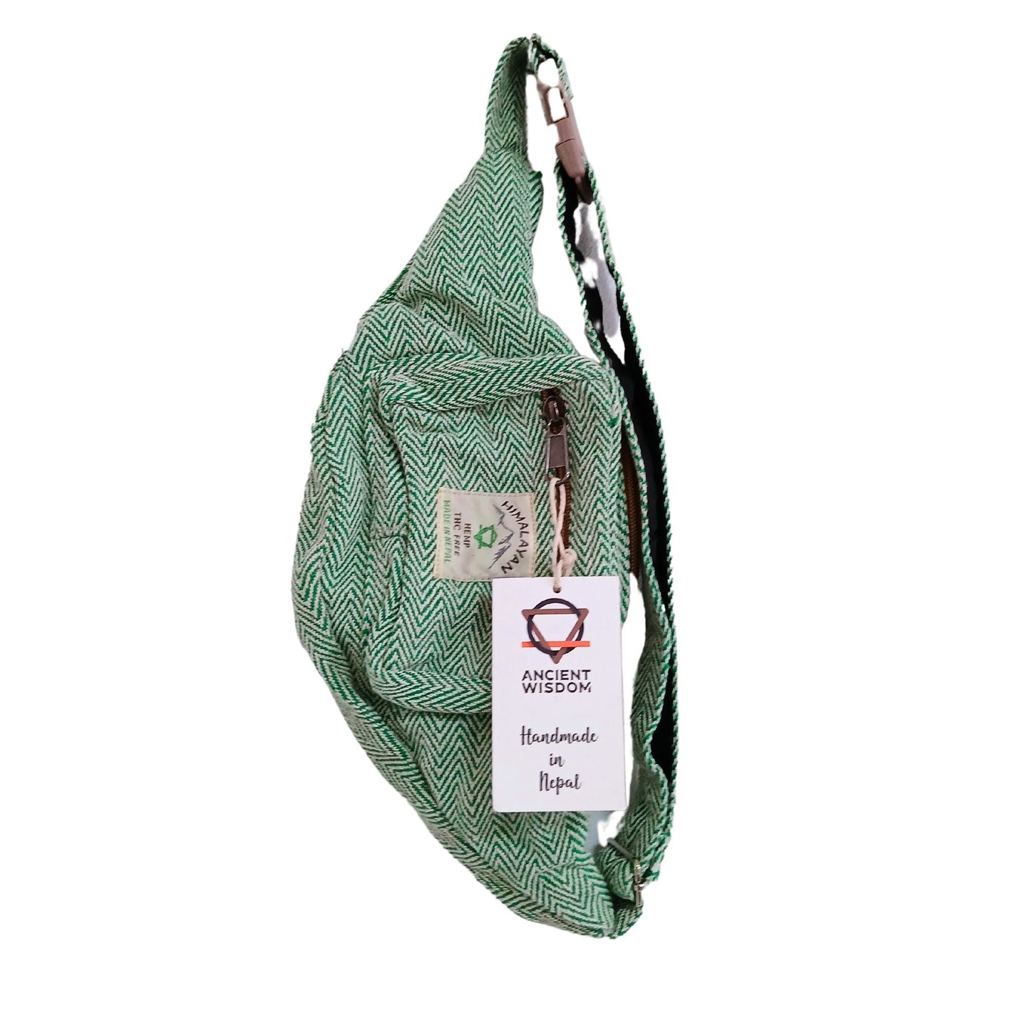 Alt Tag: Midjeväska i bomull & hampa (Fanny) – salviagrön midjeväska i fiskbensmönster med ficka med dragkedja och justerbar rem, 36x12x7 cm