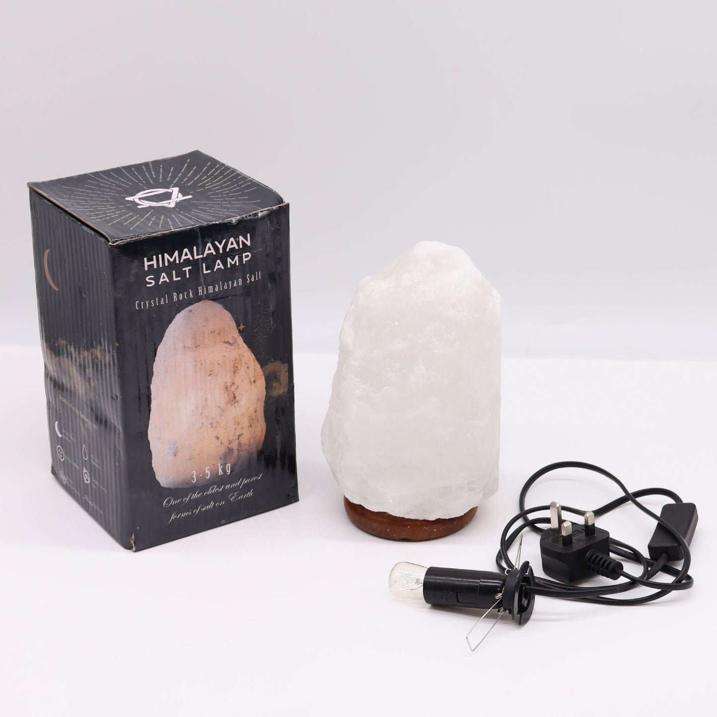 Crystal Rock Himalayasaltlampa med bas – ca 3–5 kg, Himalayasaltlampa med träbas, kabel och glödlampa