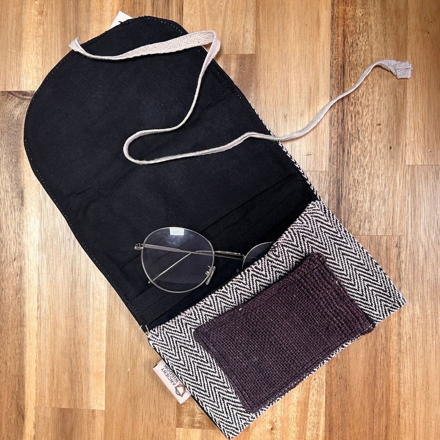 Hemp Wrap Pouch – Mobil, smink & allt annat (blandade) handgjord omslagspåse i hampa och bomull med knytstängning, rymmer mobil eller glasögon