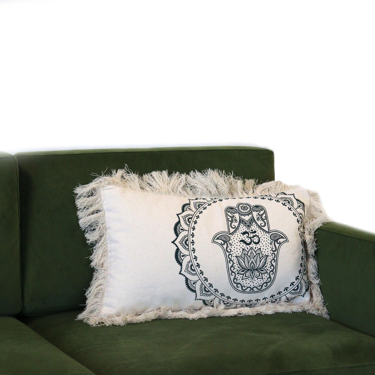 Indonesischer Baumwoll-Kissenbezug mit Hamsa-Mandala – 30x50 CM auf grünem Sofa, weißer Baumwollbezug mit schwarzem Hamsa-Mandala-Print