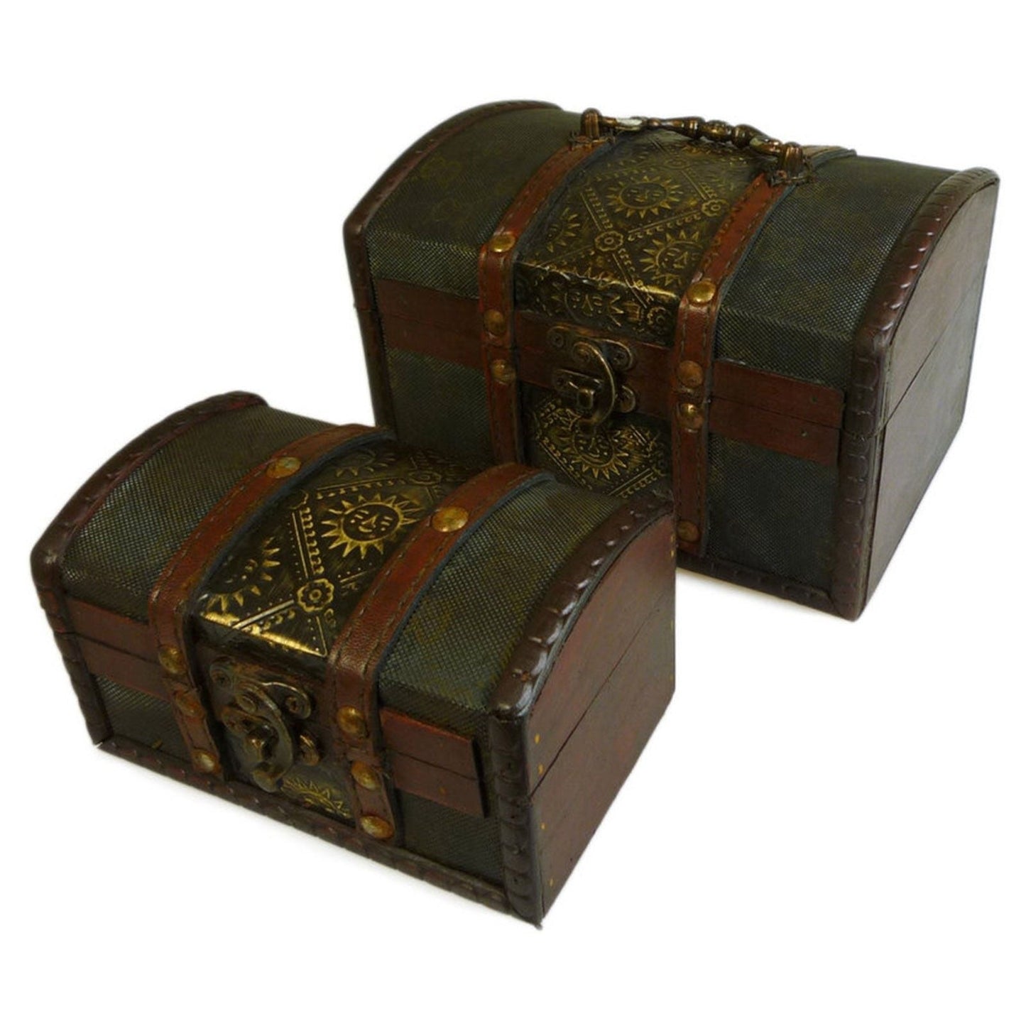 Alt-Tag: Metallgeprägte Vintage-Boxen – 2er-Set mit geprägten Metallpaneelen, Messingbeschlägen und Ledergriffen, dekorative Aufbewahrungstruhen