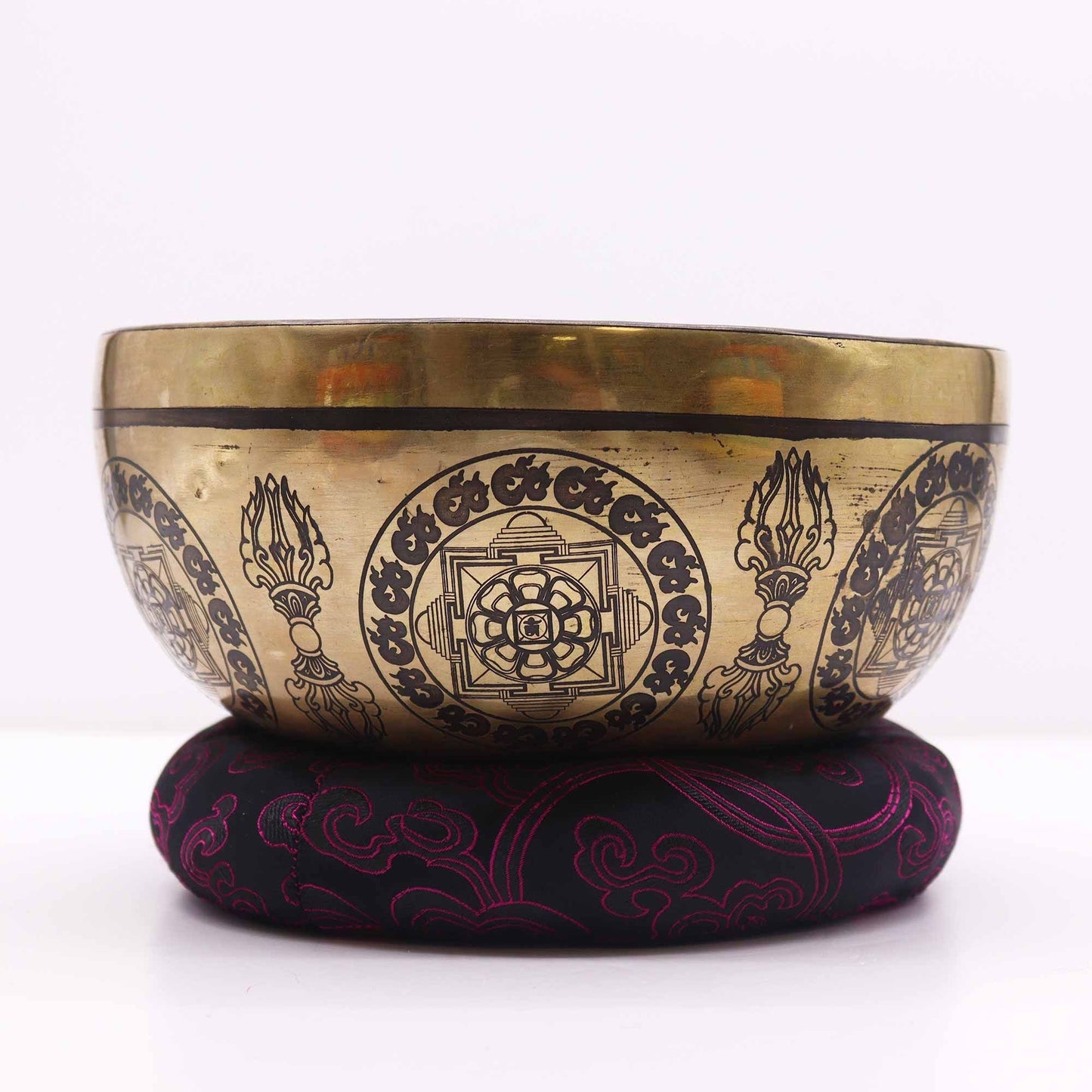 Polyester Hoop Cushion – Passar 20–24CM Singing Bowls, svart och röd broderad ringkudde som stödjer en mässings-singing bowl