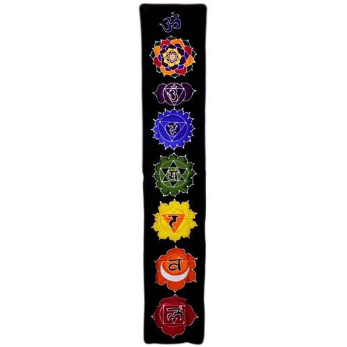 Alt Tag: Rayon Bali Batik Väggbonad – Midnight 183x35 CM väggbonad med färgstarka chakrasymboler på svart batik rayontyg