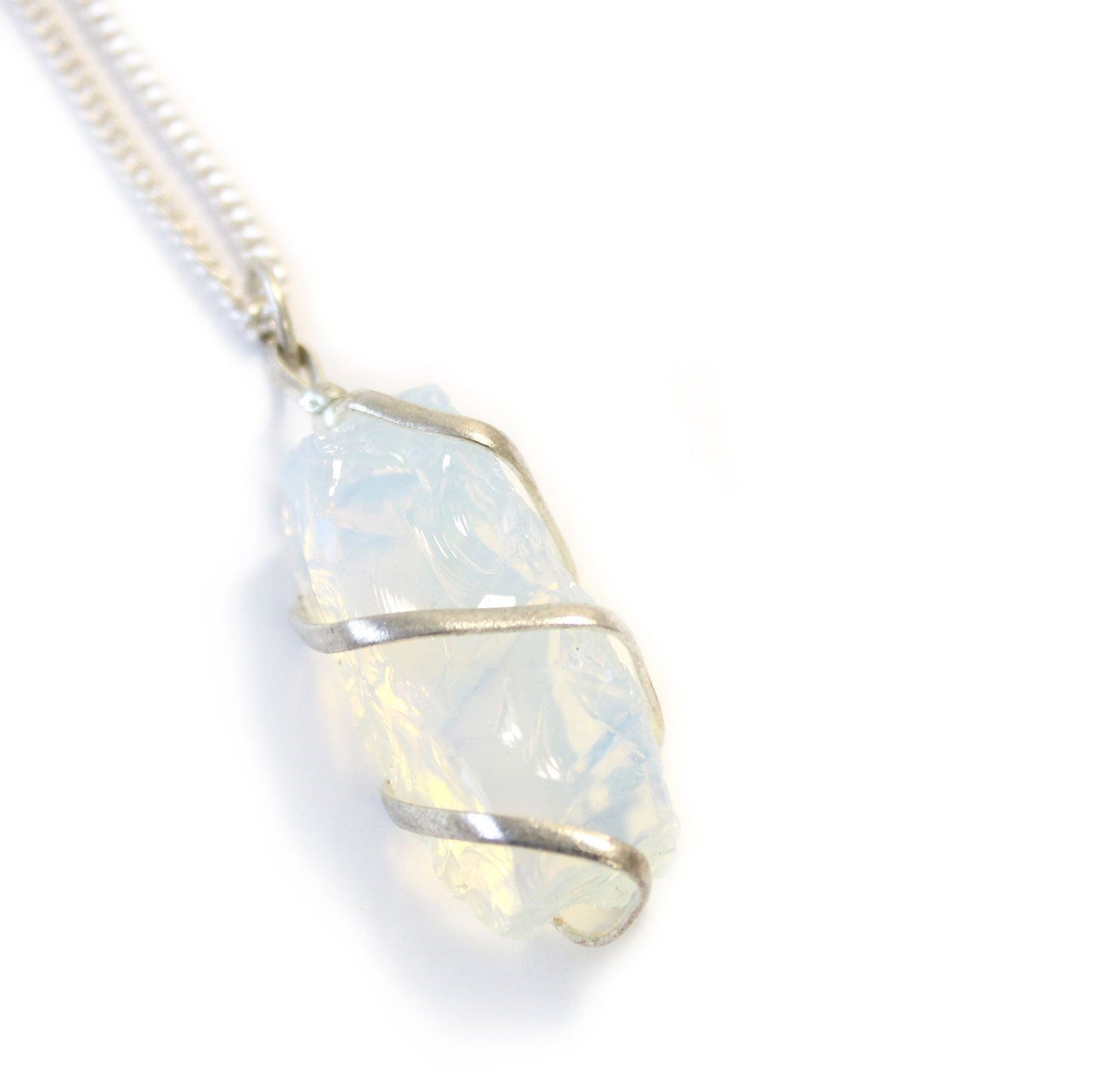 Alt Tag: Silver-Plated Cascade Necklace – Rough Opalite, colgante de opalita rugosa envuelta en alambre plateado con cadena