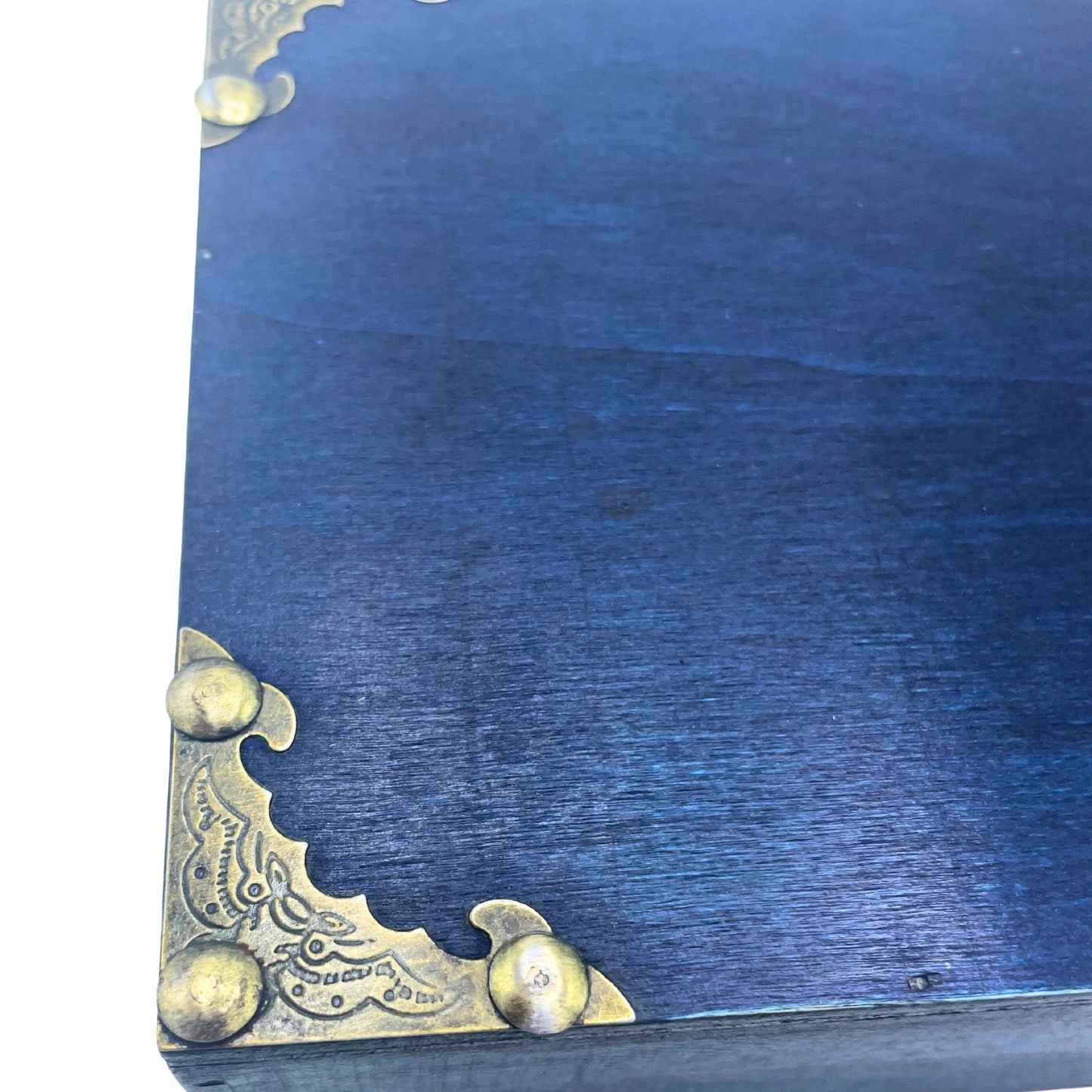Teal Vintage Style Box – 26x14.5x6.8 CM close-up of teal MDF lid with ornate metal corner protectors