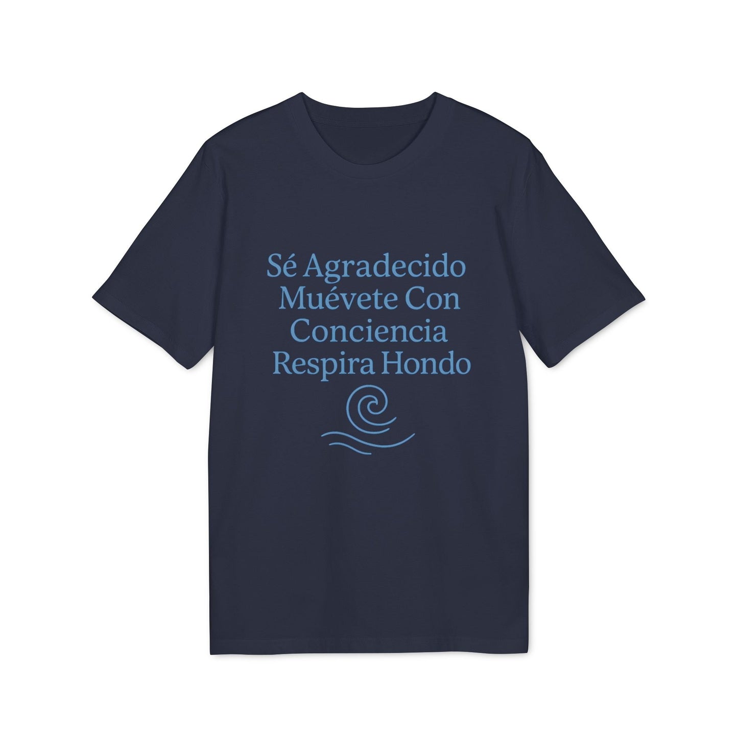 Alt Tag: Yoga Orgánica 100% Organic Cotton T-Shirt camiseta azul marino con frase “Sé Agradecido Muévete Con Conciencia Respira Hondo”