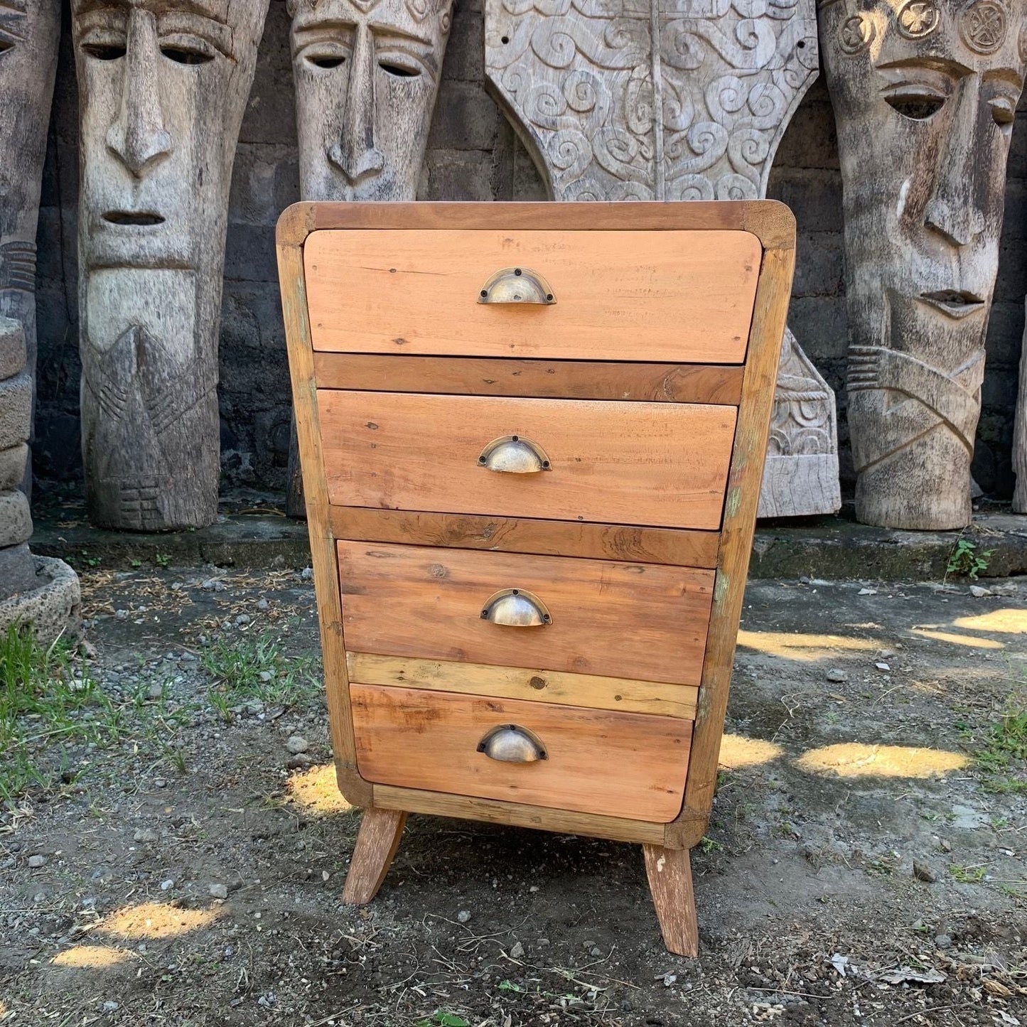 Alt Tag: 4 lådor förvaring – återvunnet trä 4-draws-storage-recycled-wood rustikt återvunnet trä 4-lådskåp med mässingshandtag