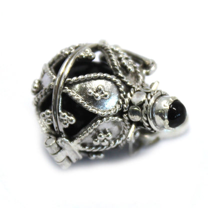 Alt Tag: 925 Silver Angel Bell – Darkness – 16MM, 925-silverängelklocka – hängsmycke i Bali-stil med ornamentala detaljer