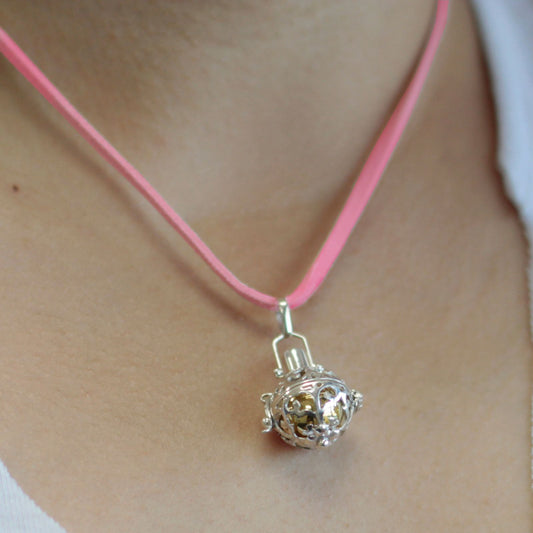 Änglaklocka i 925 silver – Guardian 16MM hängsmycke på rosa snöre, handgjort Bali-änglaklockcharm i sterlingsilver 925