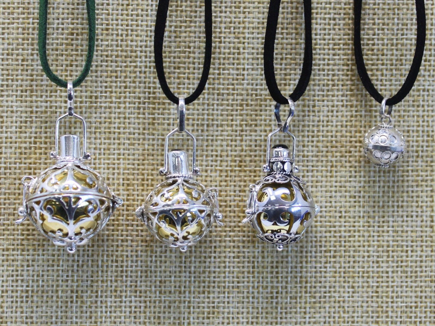 Alt Tag: 925 Silver Angel Bell – Harmoniserande klang 23MM halsband med hängsmycke i utsmyckad filigranburdesign på snören