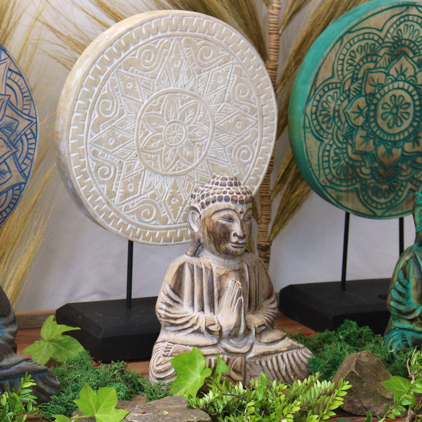 Set de Buda Feng Shui de madera de albasia – 29x45 CM, figura de Buda tallada a mano con paneles decorativos de mandala sobre base negra