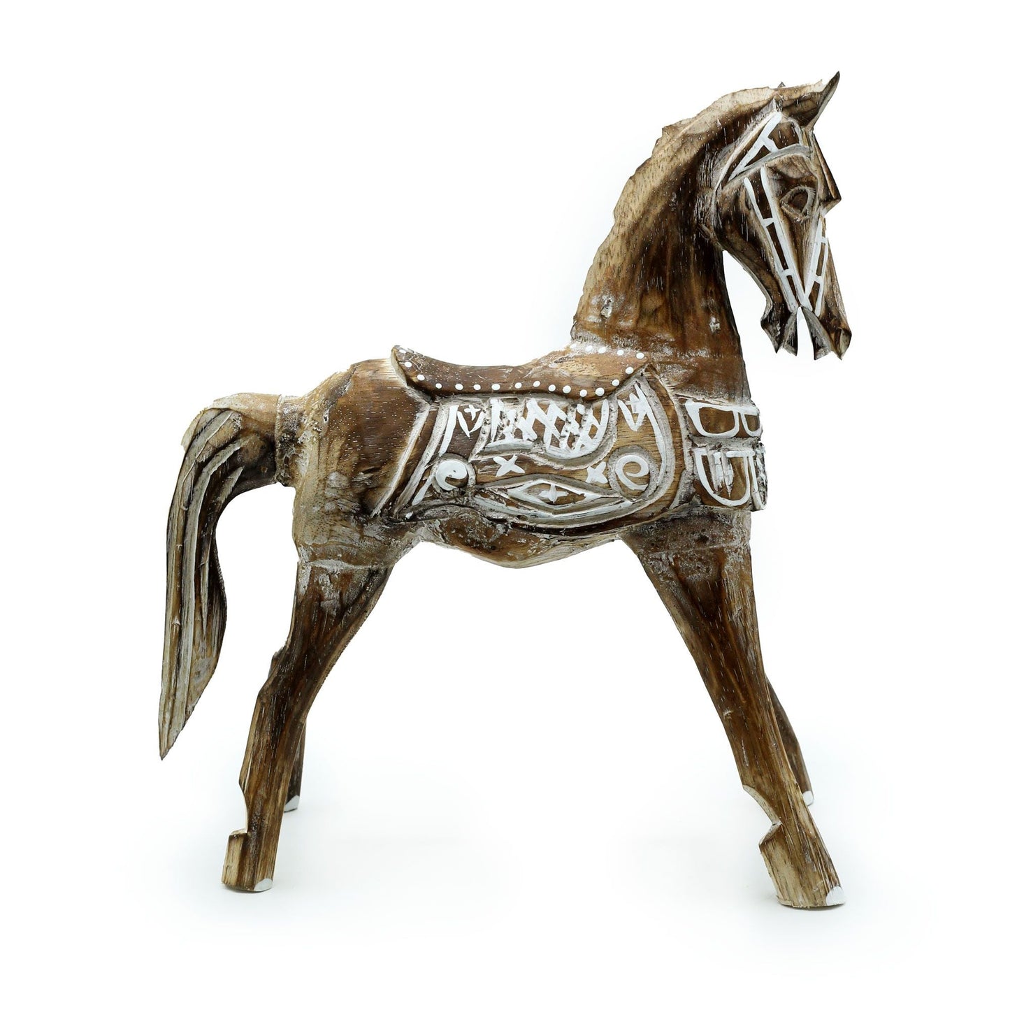 Alt Tag: Figura de caballo de madera de albasia – 32 CM Decoración vintage de caballo de madera hecha a mano con detalles tallados, vista lateral sobre fondo blanco