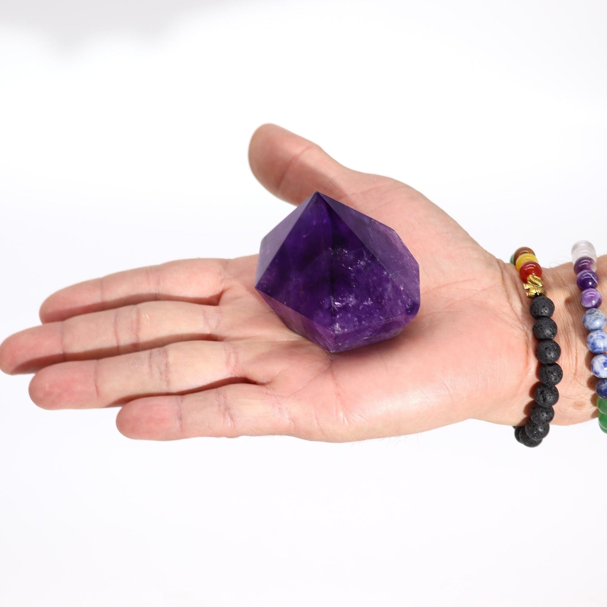 Alt Tag: Amethyst Gemstone Points – 5 to 6.5 CM, punta de amatista morada pulida sostenida en la mano, mineral decorativo
