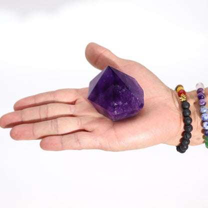 Alt Tag: Amethyst Gemstone Points – 5 to 6.5 CM, punta de amatista morada pulida sostenida en la mano, mineral decorativo