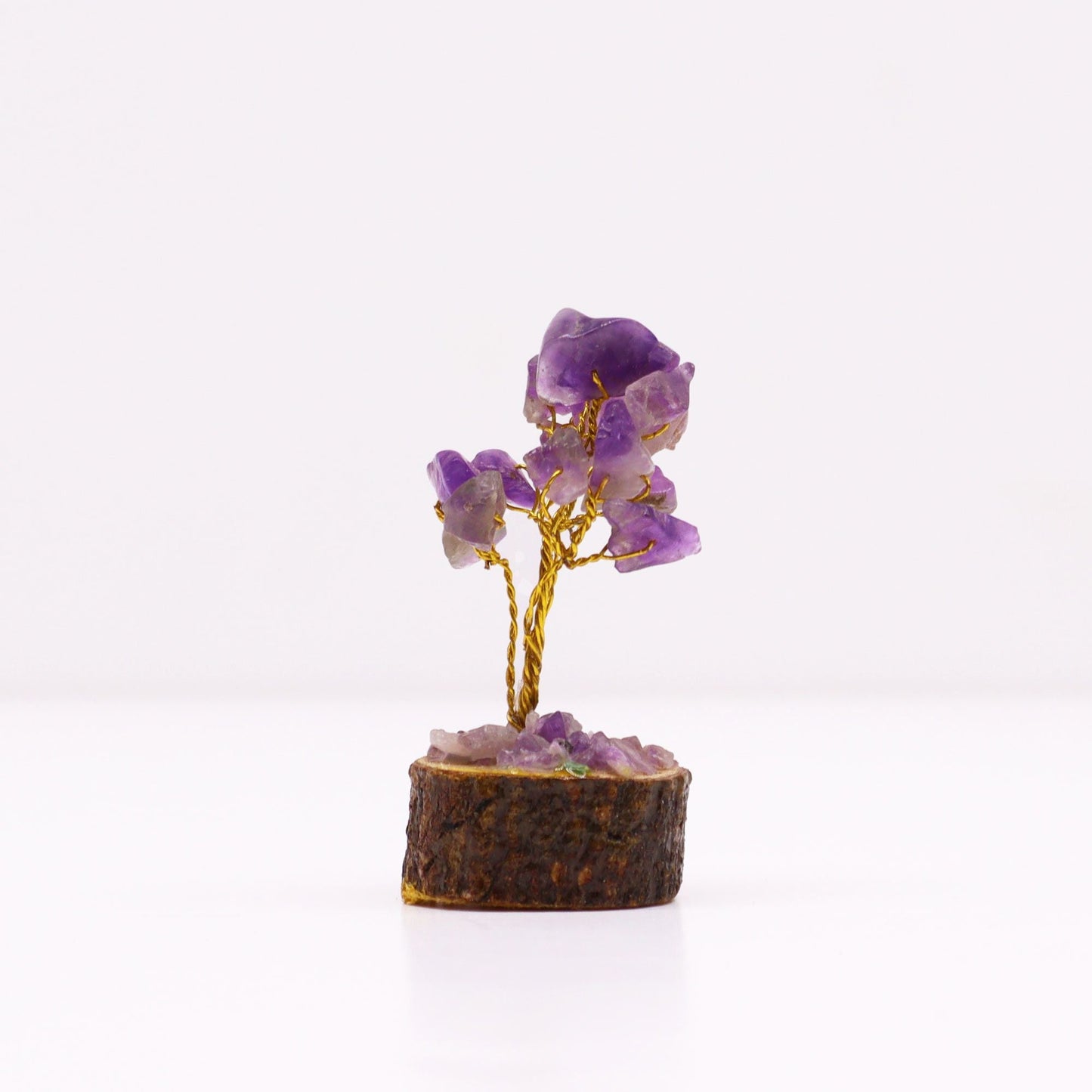 Alt Tag: Amethyst Gemstone Tree – 15 Stones, 6CM mini árbol de amatista con base de madera y ramas doradas, decoración artesanal