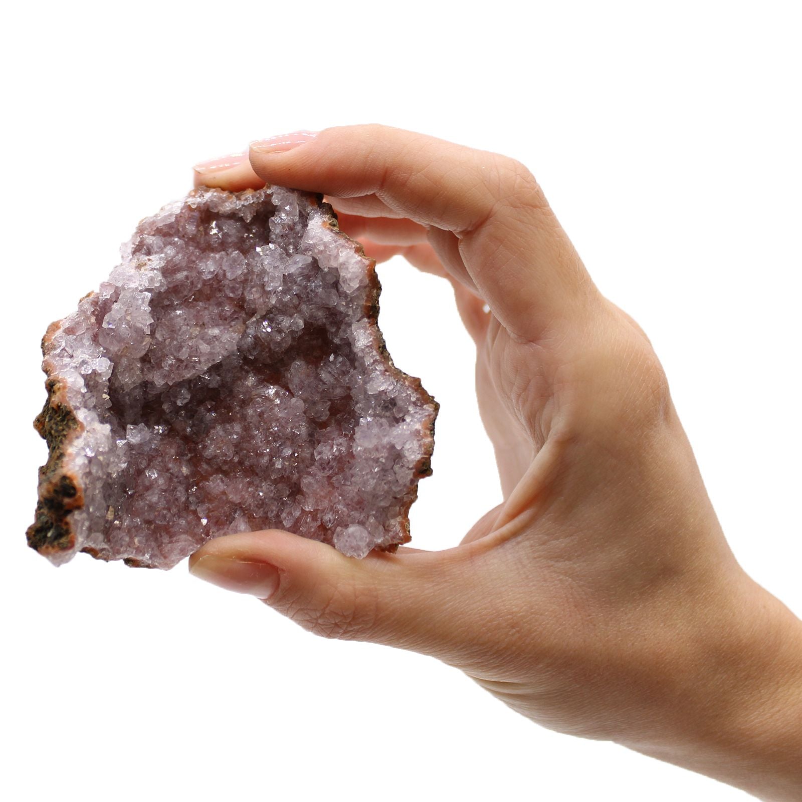 Amethyst Mineral Specimens – Approx. 20 Pieces, pieza de amatista en bruto sostenida con la mano, cristales púrpura sobre fondo blanco