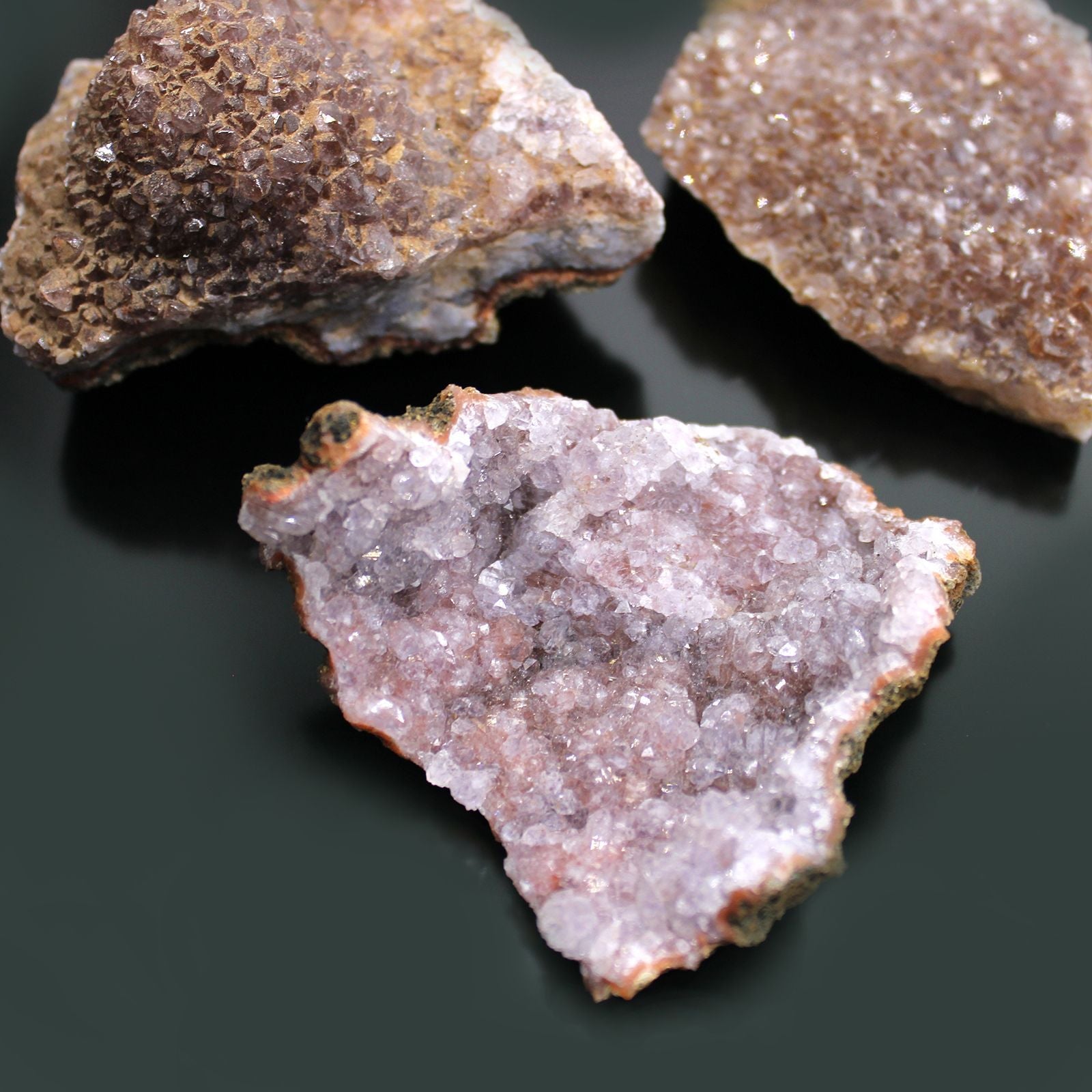 Amethyst Mineral Specimens – Approx. 20 Pieces, natural purple crystal clusters and rough stones on dark background