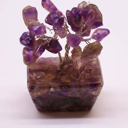 Alt Tag: Amethyst Mini Gemstone Tree – 15 Stones mini árbol de chipstones amatista sobre base de orgonita, decoración 5 cm