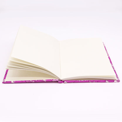 Alt Tag: Antique Fuchsia Cotton Notebook – 20x15 CM, 96 Pages abierto con páginas en blanco y cubierta de algodón fucsia