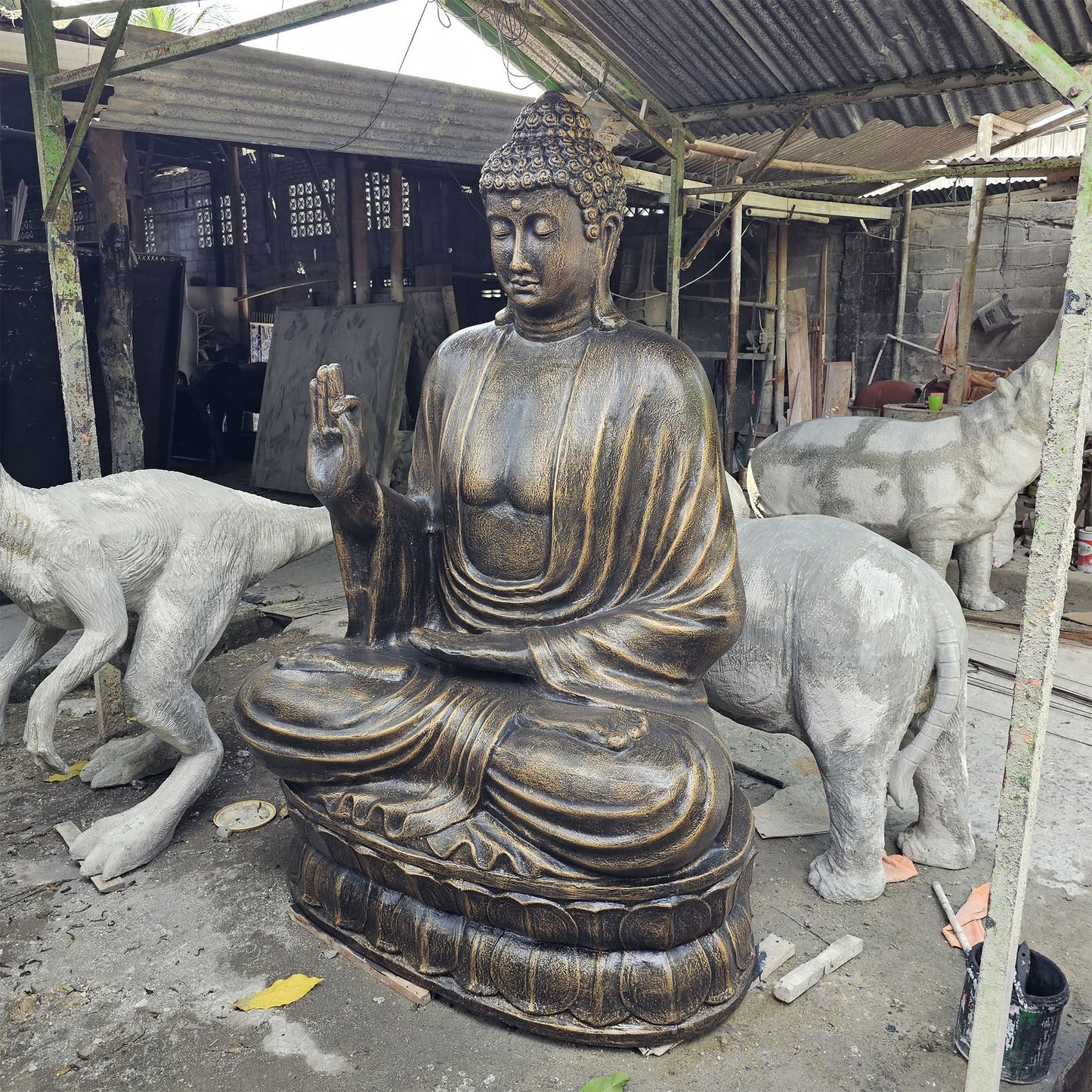 Estatua de Buda de cemento de fibra en oro antiguo – 200 CM sentado en mudra de enseñanza, acabado dorado antiguo, decoración para jardín o altar