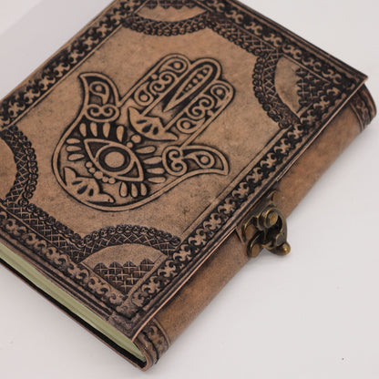 Alt Tag: Antique Grey Leather Notebook – 17.5x12.5x3 CM, cuaderno de cuero gris antiguo con grabado Hamsa y cierre metálico