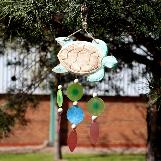 Capiz Shell Driftwood Chime – 40x21 CM con tortuga tallada a mano y conchas capiz colgantes en colores, decoración costera