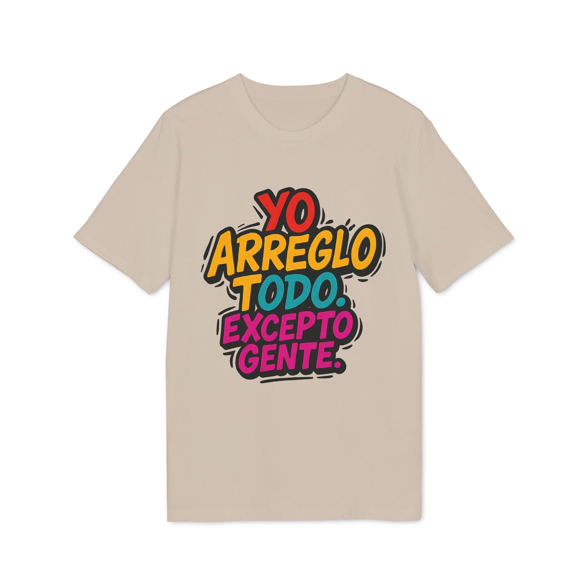 Arreglo Todo Excepto Gente Nachhaltiges Unisex T-Shirt beiges nachhaltiges Unisex-T-Shirt mit Grafik “Yo arreglo todo excepto gente”