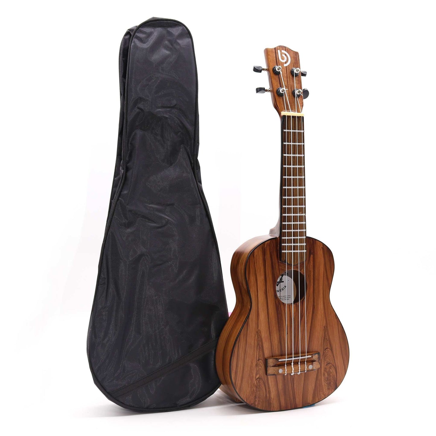 Hantverksbyggd ukulele – klassisk naturfinish (4 strängar) med stomme i naturträ och svart gigbag, framifrån