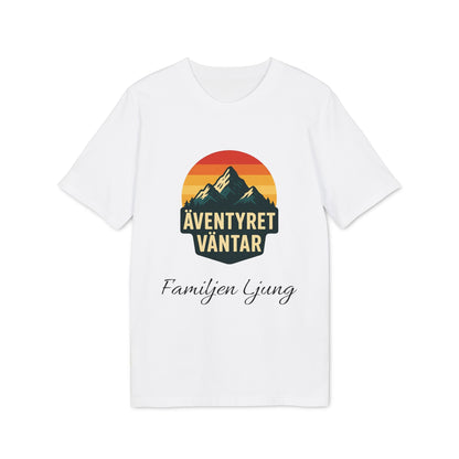 Alt Tag: Äventyret Börjar Personlig Familjer På Äventyr 100% Organic Cotton T-Shirt vit t-shirt med bergmotiv och texten "Äventyret Väntar"