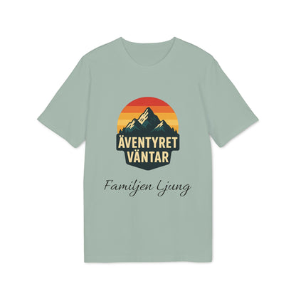 Äventyret Börjar Personlig Familjer På Äventyr 100% Organic Cotton T-Shirt med bergmotiv och texten “ÄVENTYRET VÄNTAR”