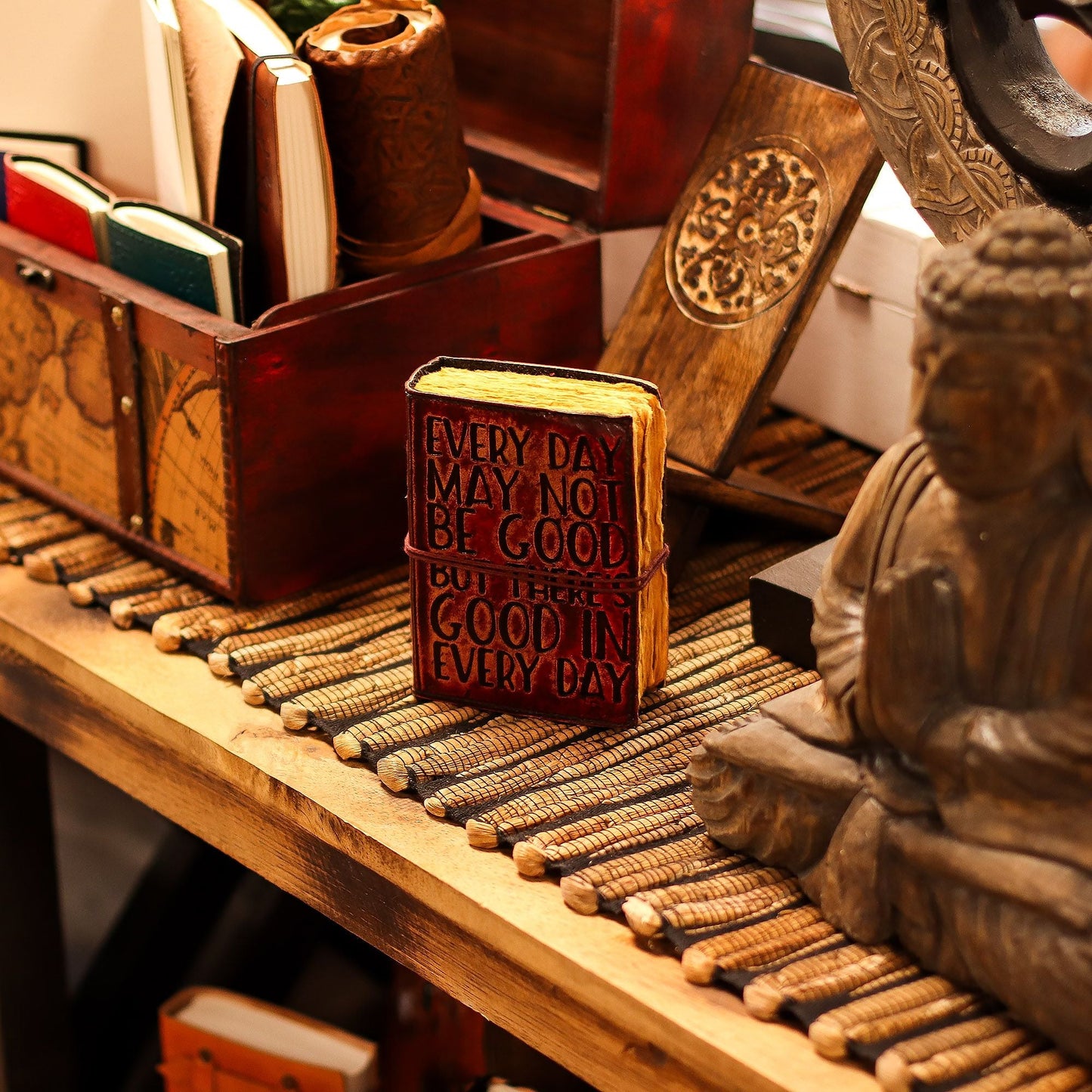 Cuaderno de cuero con borde irregular grueso – No todos los días pueden ser buenos (12.7 × 8.9 cm)