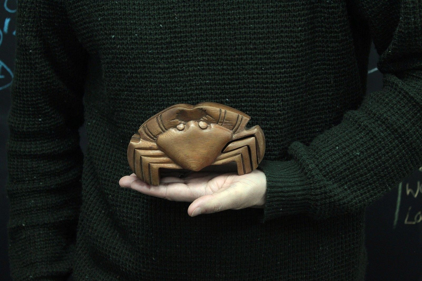 Saman Wood Magic Box – Beach Crab 14x7 CM