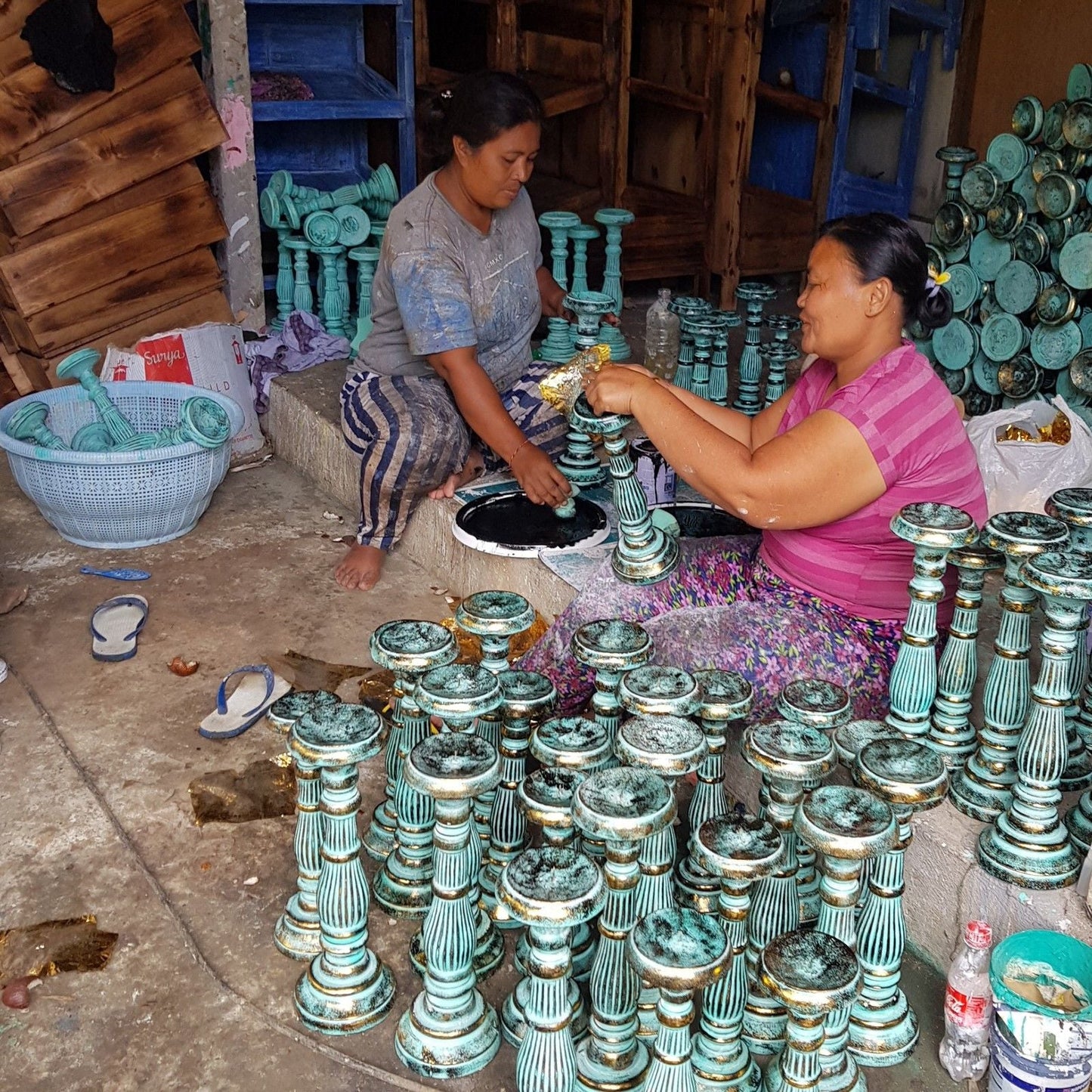 Vitguld Medium Ljusstake – Dekorativ Metall