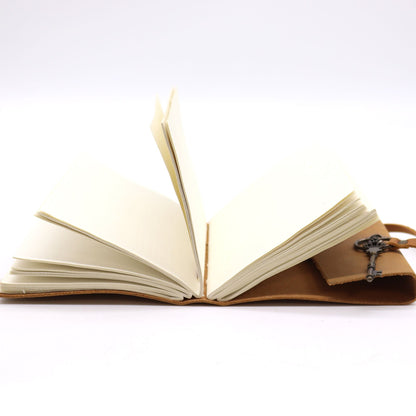 Oiled Tan Leather Journal with Key – 200 Pages (13 × 18 CM)