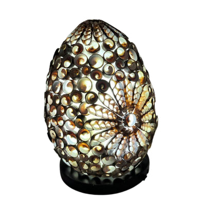 Bali Chocolate Twist Seashell Lamp – 15 CM Oval, ovale Muschellampe aus natürlichen Muscheln mit Chocolate-Finish auf schwarzem Sockel