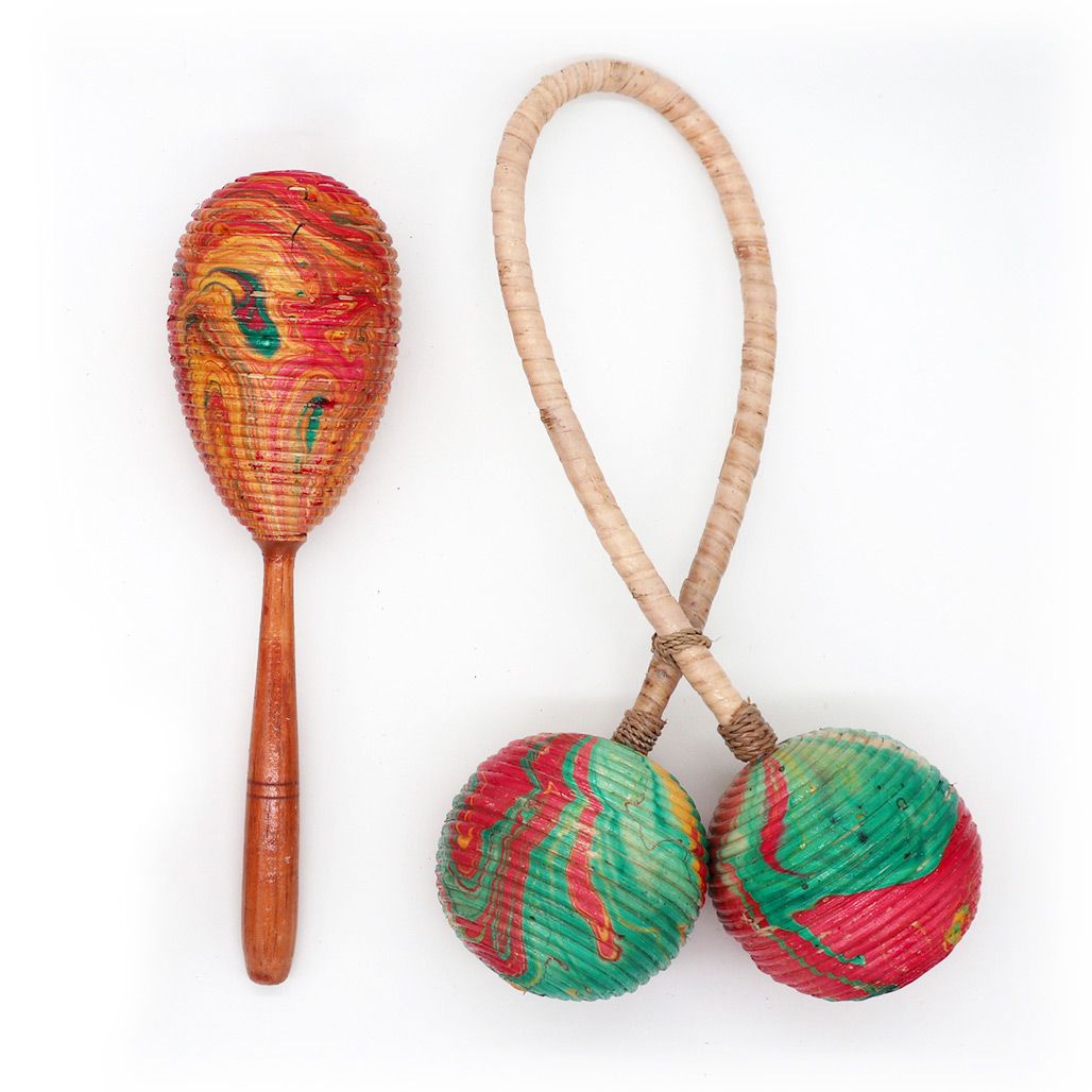 Bali Handmade Rattan Maraca – Single 21 CM, maraca tejida a mano multicolor con mango de madera, sobre fondo blanco