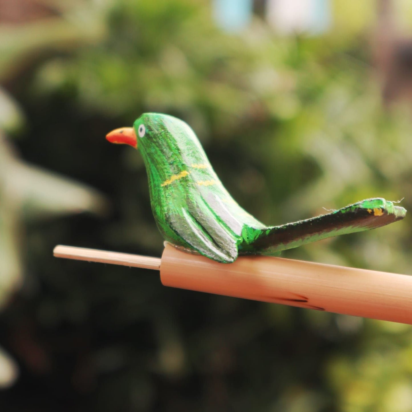 Bamboo Bird Whistle – 13x5x1 CM natural bamboo bird whistle with green bird figure, portable outdoor accessory