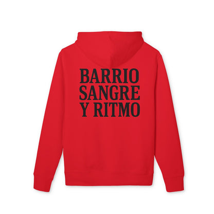 Alt Tag: Sudadera con capucha sostenible Unisex roja de la colección Barrio Sangre Ritmo Drix, vista trasera, capucha, texto "Barrio Sangre y Ritmo"