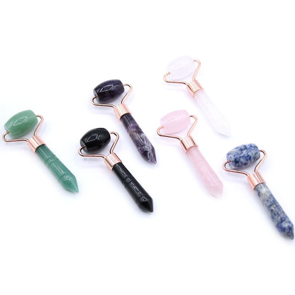 Black Obsidian Gemstone Face Roller – 9CM Mini junto a otros mini rodillos faciales de gemas con mango en tono oro rosa