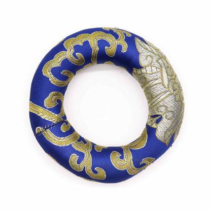 Alt Tag: Blue Textile Hoop Cushion – 10CM (for 12–14CM Bowls), cojín aro textil azul con patrón dorado para soporte estable de cuencos