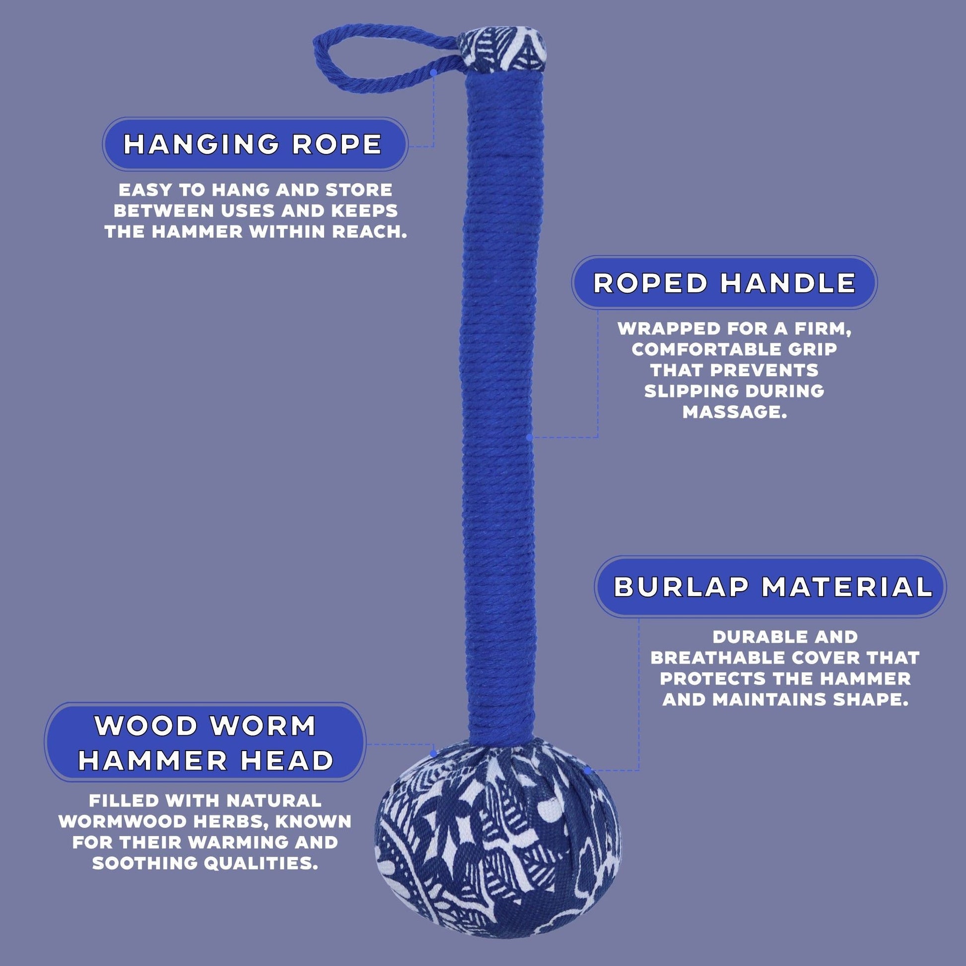 Alt Tag: Martillo de masaje Blue Wormwood – herramienta de madera con mango envuelto en cuerda, cuerda para colgar, funda de arpillera y cabeza de martillo de madera para masaje de percusión
