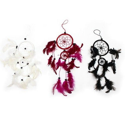 Alt Tag: Boho Bali Dream Catcher – Medium rund 30 CM i svart, vitt och rött, 30 cm rund handgjord stil med fjädrar och pärlor