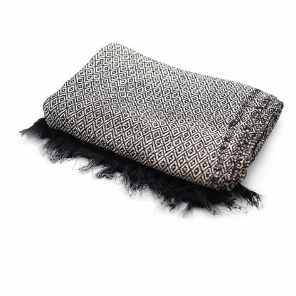 Boho Comfort-pläd – Kolgrå handvävd pläd i bomull med bohemisk strukturerad väv och fransade kanter, vikt