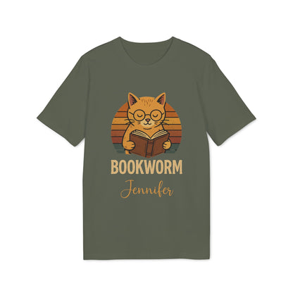 Alt Tag: Bookworm Femenine Personalized Premium Unisex T-Shirt con gato leyendo y nombre personalizable Jennifer, camiseta unisex premium verde