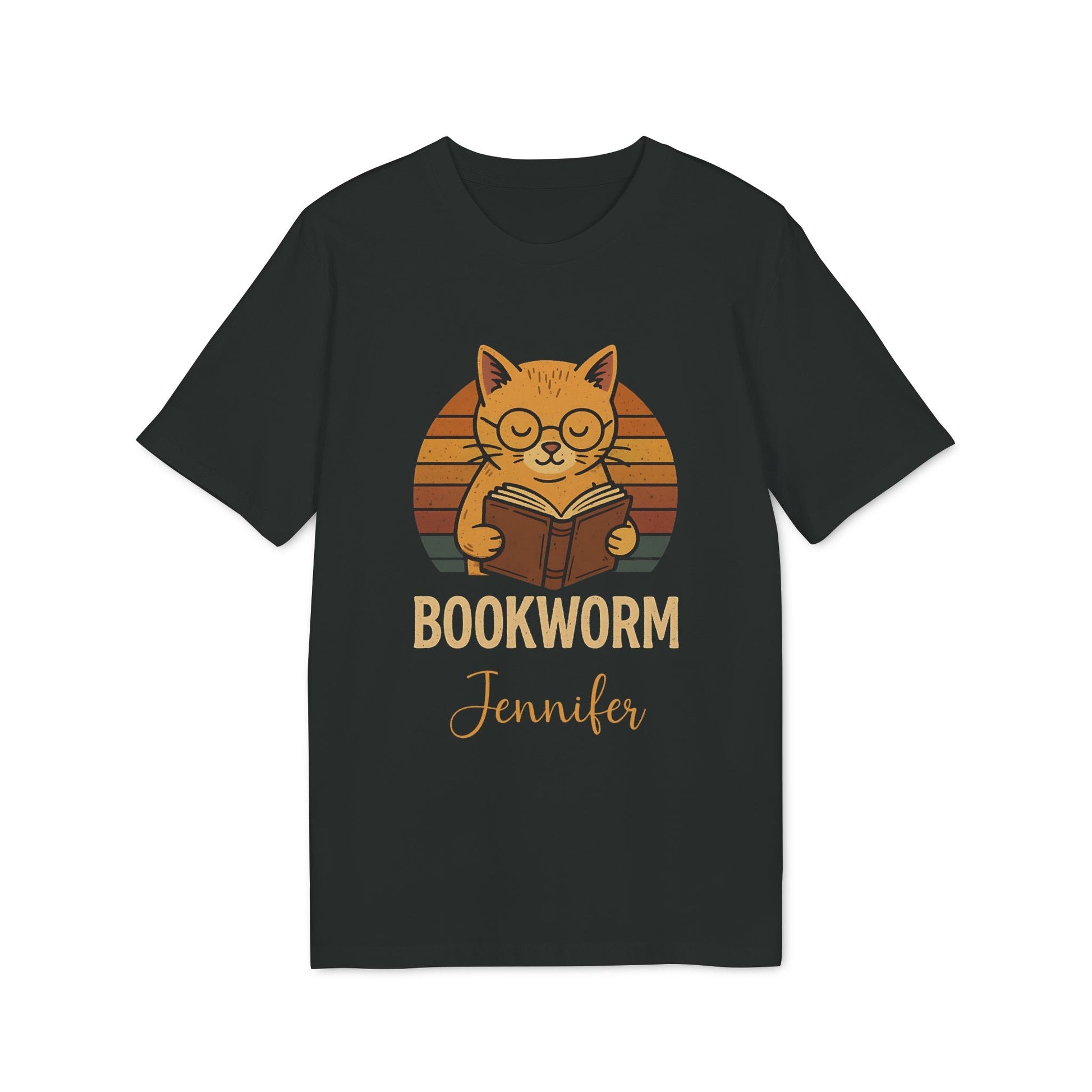 Alt Tag: Bookworm Femenine Personalized Premium Unisex T-Shirt negra con gato lector y texto “Bookworm Jennifer” personalizado