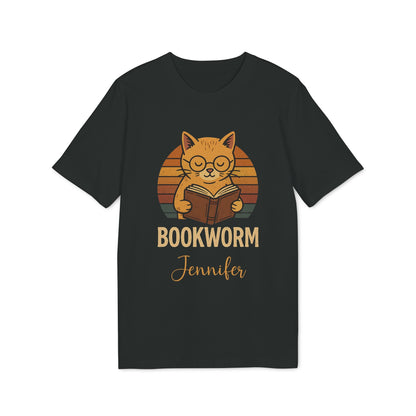 Alt Tag: Bookworm Femenine Personalized Premium Unisex T-Shirt negra con gato lector y texto “Bookworm Jennifer” personalizado