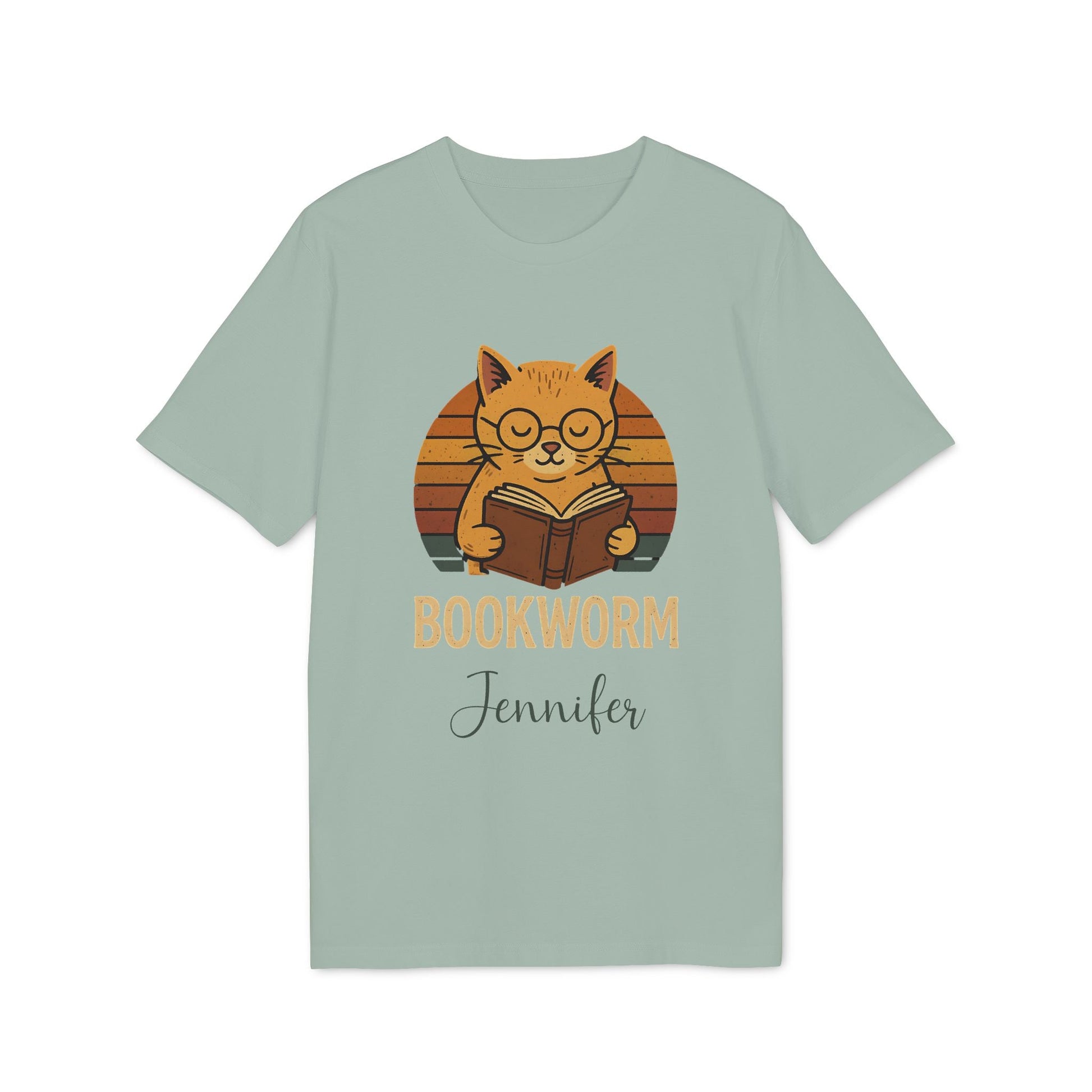 Alt Tag: Bookworm Femenine Personalized Premium Unisex T-Shirt con diseño de gato leyendo y nombre personalizado Jennifer
