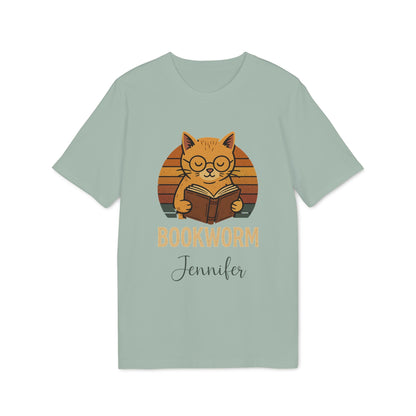 Alt Tag: Bookworm Femenine Personalized Premium Unisex T-Shirt con diseño de gato leyendo y nombre personalizado Jennifer