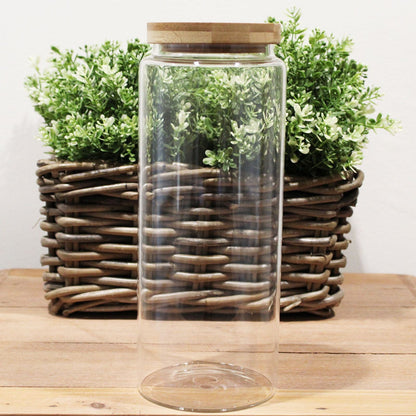 Alt Tag: Aufbewahrungsglas aus Borosilikatglas – 25 CM transparentes Aufbewahrungsglas aus Borosilikatglas mit Bambusdeckel auf Holztisch